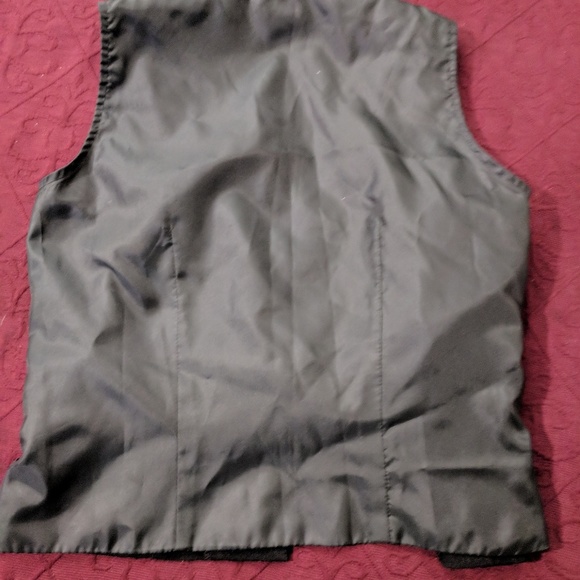 Vest - Picture 2 of 3